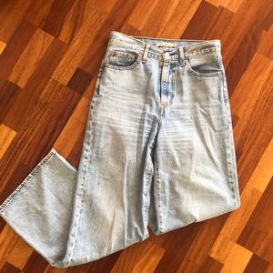 Levi’s Ribcage Wideleg - size 28 light wash